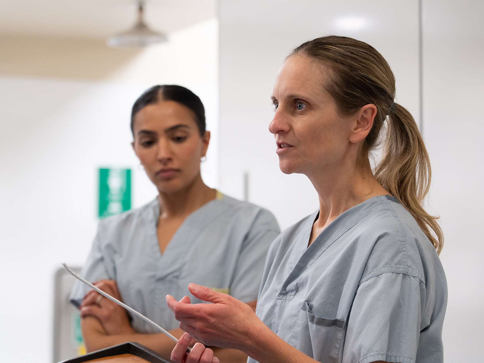STARS transport physician Dr. Jen Nicol teaches at a STARS clinical seminar while another female doctor looks on.